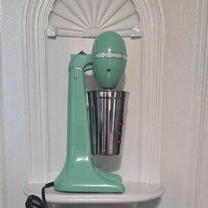 Brand New This item is a Hamilton Beach Classic Drink Master mixer.